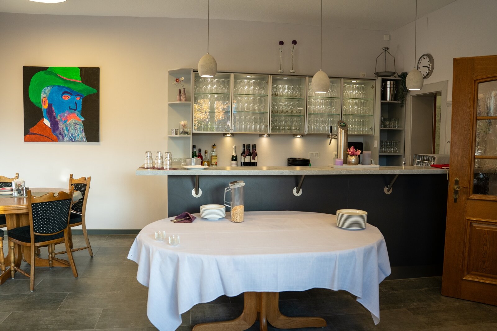 Multifunktionales Gastro- & Hotelobjekt: 8 Zimmer, Profiküche u. DG-Ausbaupotenzial