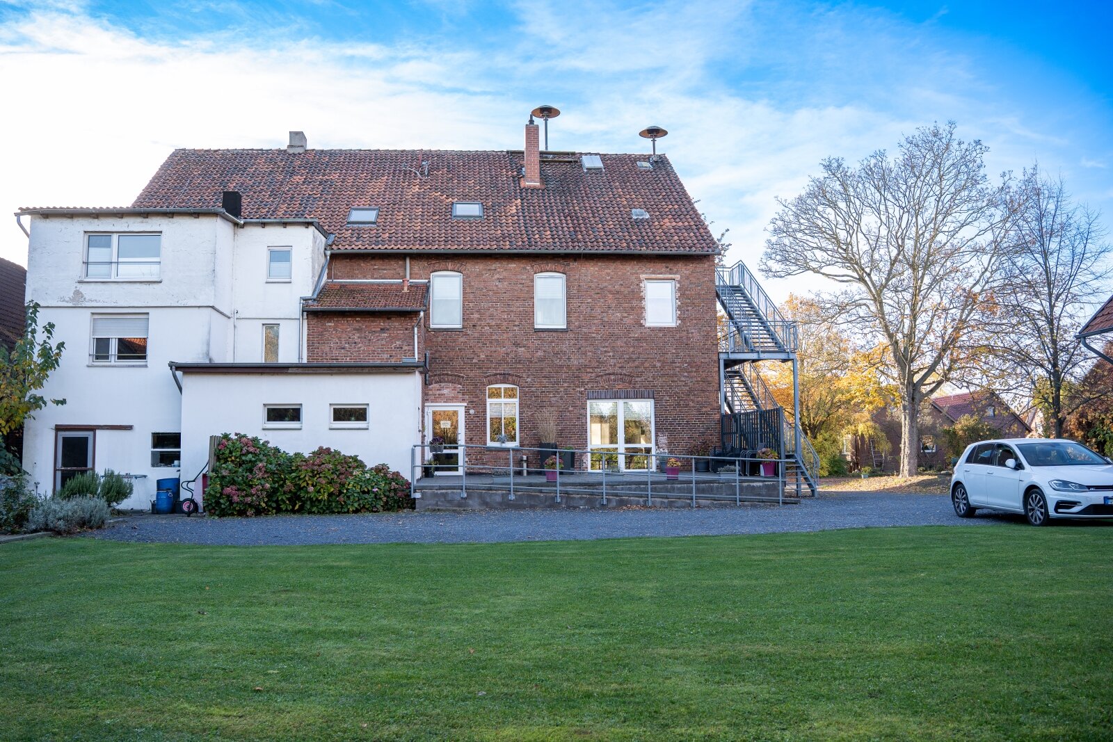 Multifunktionales Gastro- & Hotelobjekt: 8 Zimmer, Profiküche u. DG-Ausbaupotenzial