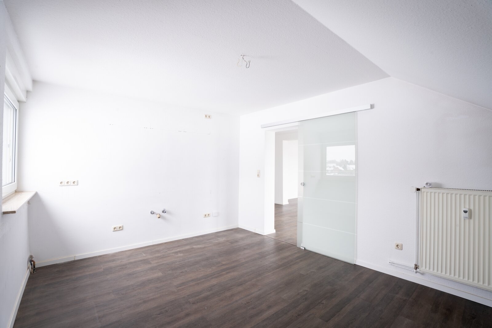 Bezugsfreies Zweifamilienhaus in Mellendorf – 2 sanierte Wohnungen mit Balkon, Terrasse, Vollkeller & Garage