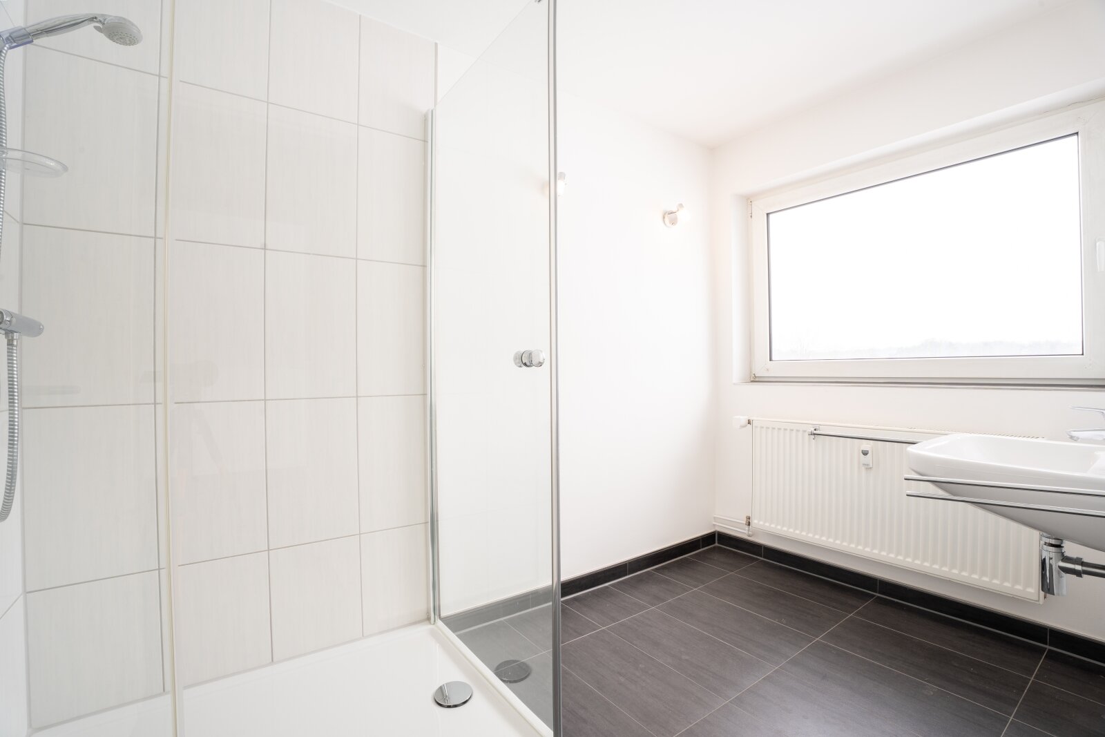 Bezugsfreies Zweifamilienhaus in Mellendorf – 2 sanierte Wohnungen mit Balkon, Terrasse, Vollkeller & Garage