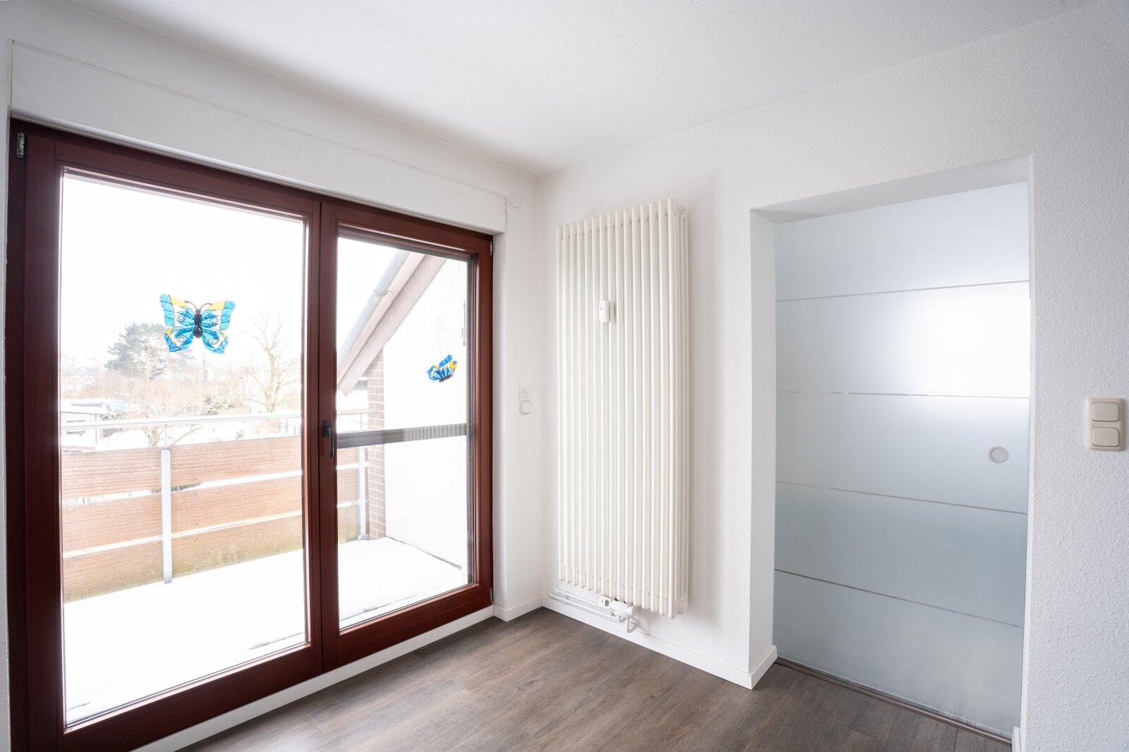 Bezugsfreies Zweifamilienhaus in Mellendorf – 2 sanierte Wohnungen mit Balkon, Terrasse, Vollkeller & Garage