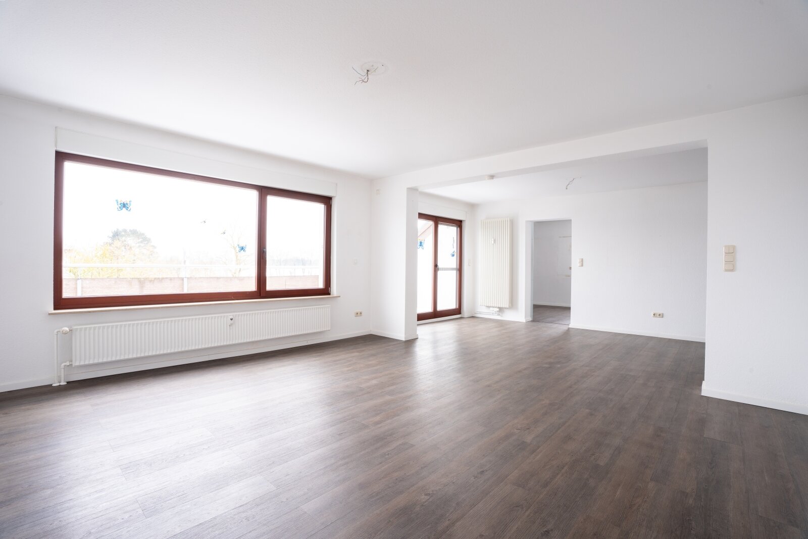 Bezugsfreies Zweifamilienhaus in Mellendorf – 2 sanierte Wohnungen mit Balkon, Terrasse, Vollkeller & Garage