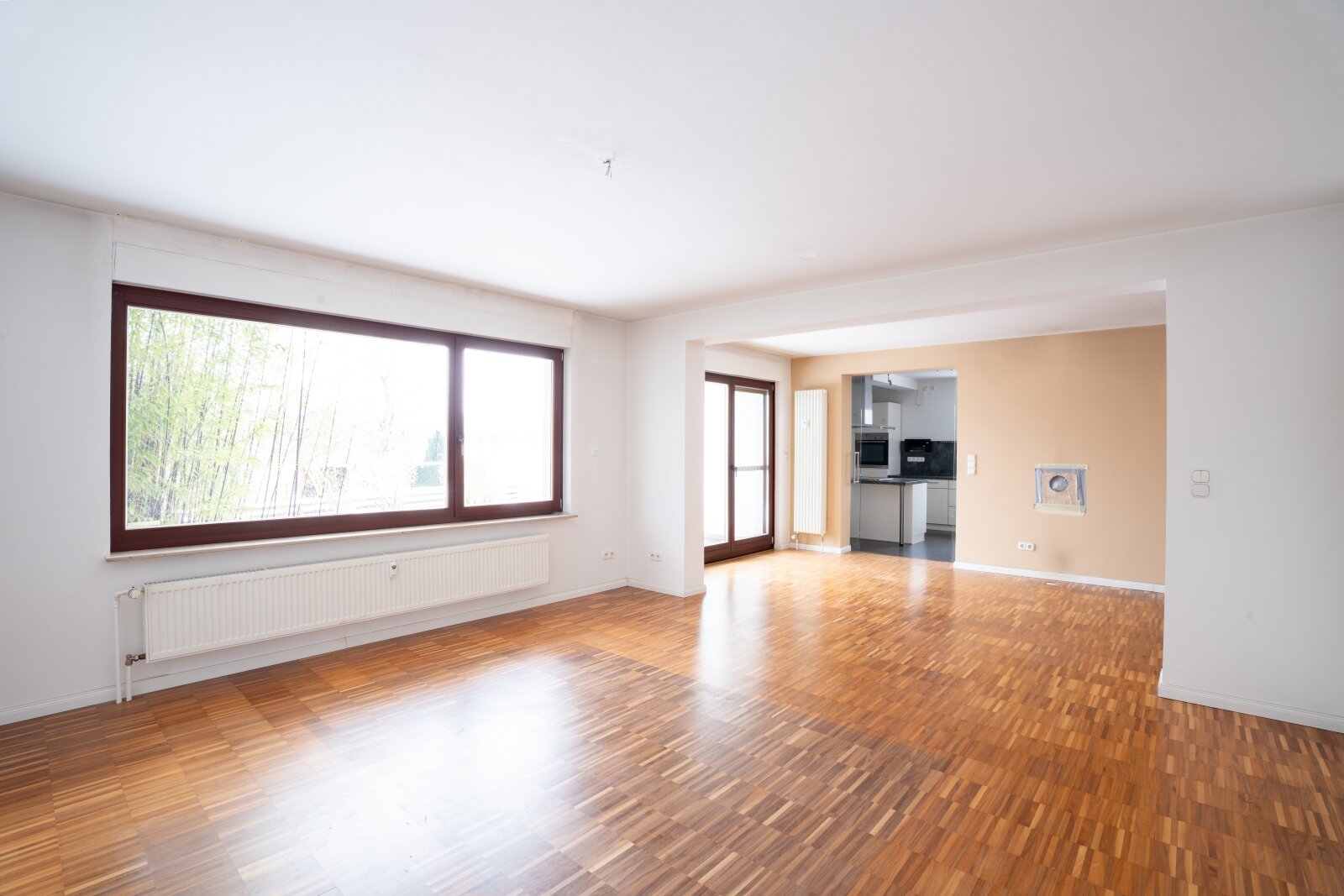 Bezugsfreies Zweifamilienhaus in Mellendorf – 2 sanierte Wohnungen mit Balkon, Terrasse, Vollkeller & Garage