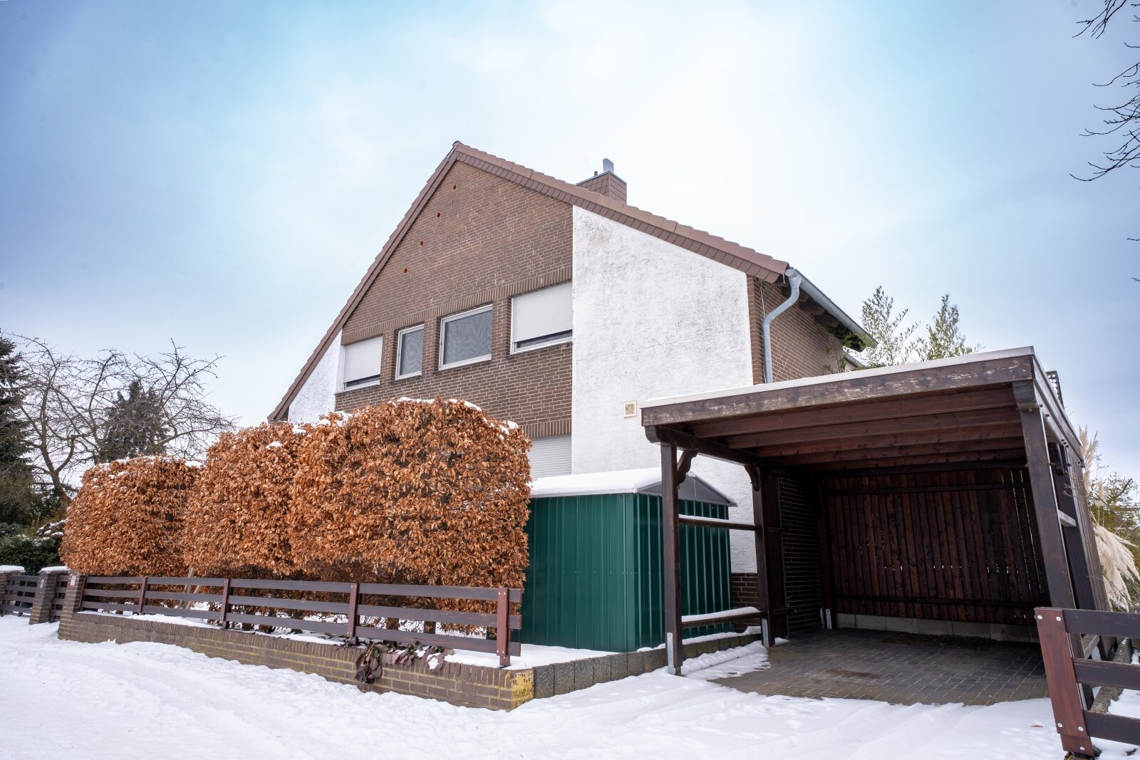 Bezugsfreies Zweifamilienhaus in Mellendorf – 2 sanierte Wohnungen mit Balkon, Terrasse, Vollkeller & Garage