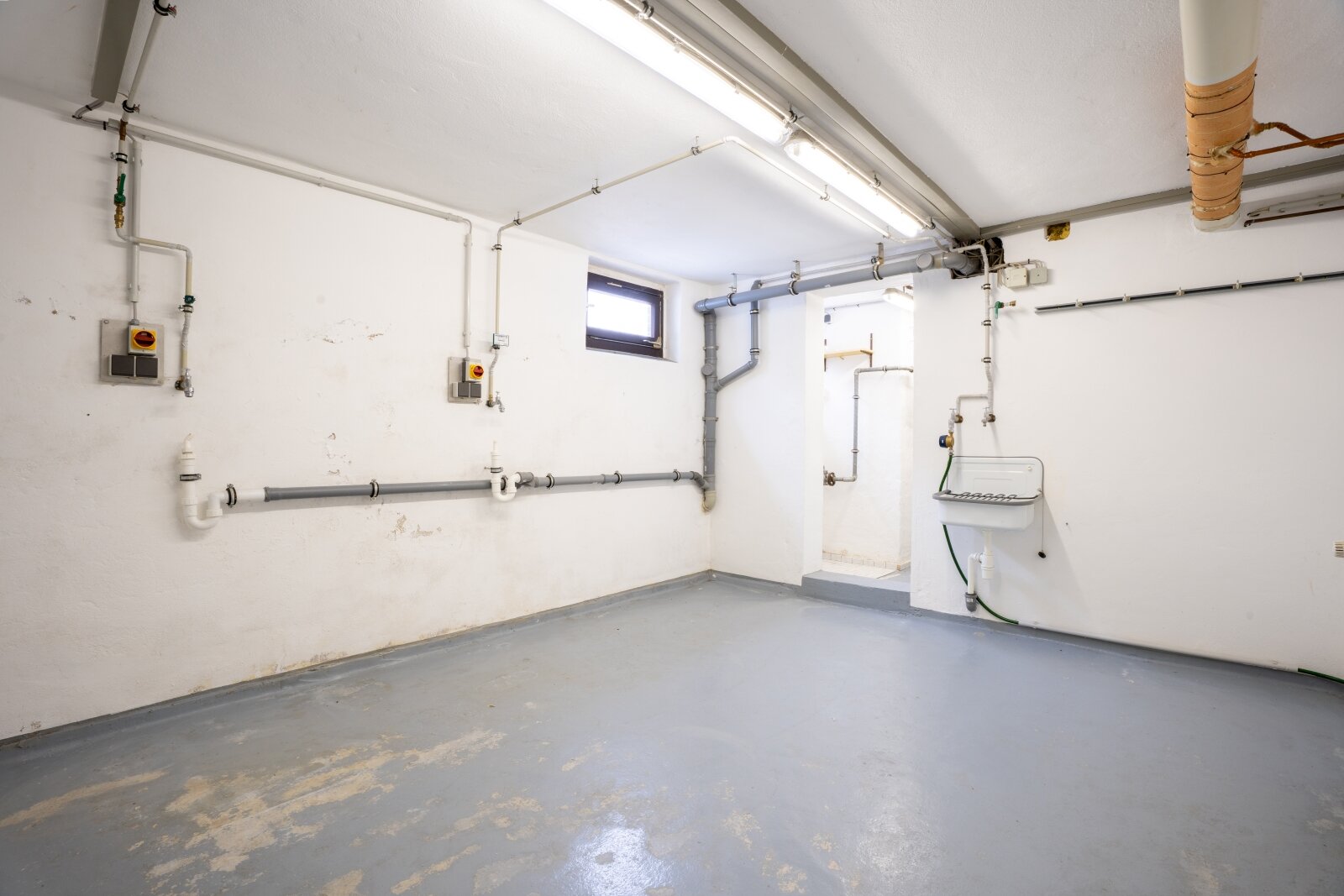 Bezugsfreies Zweifamilienhaus in Mellendorf – 2 sanierte Wohnungen mit Balkon, Terrasse, Vollkeller & Garage