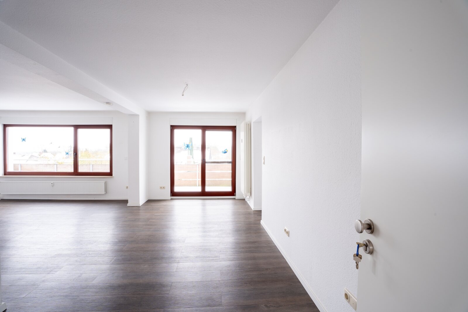 Bezugsfreies Zweifamilienhaus in Mellendorf – 2 sanierte Wohnungen mit Balkon, Terrasse, Vollkeller & Garage