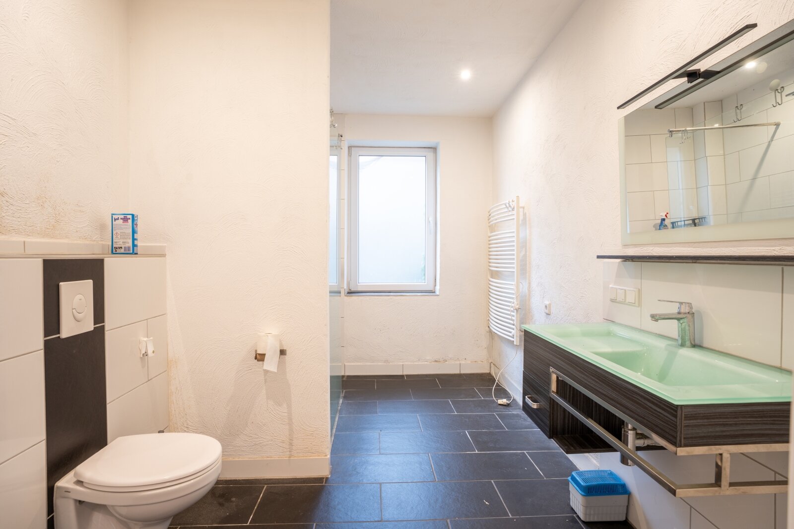 Provisionsfrei – Zweifamilienhaus mit Scheune, Garagen und viel Potenzial im Zentrum von Hagenburg