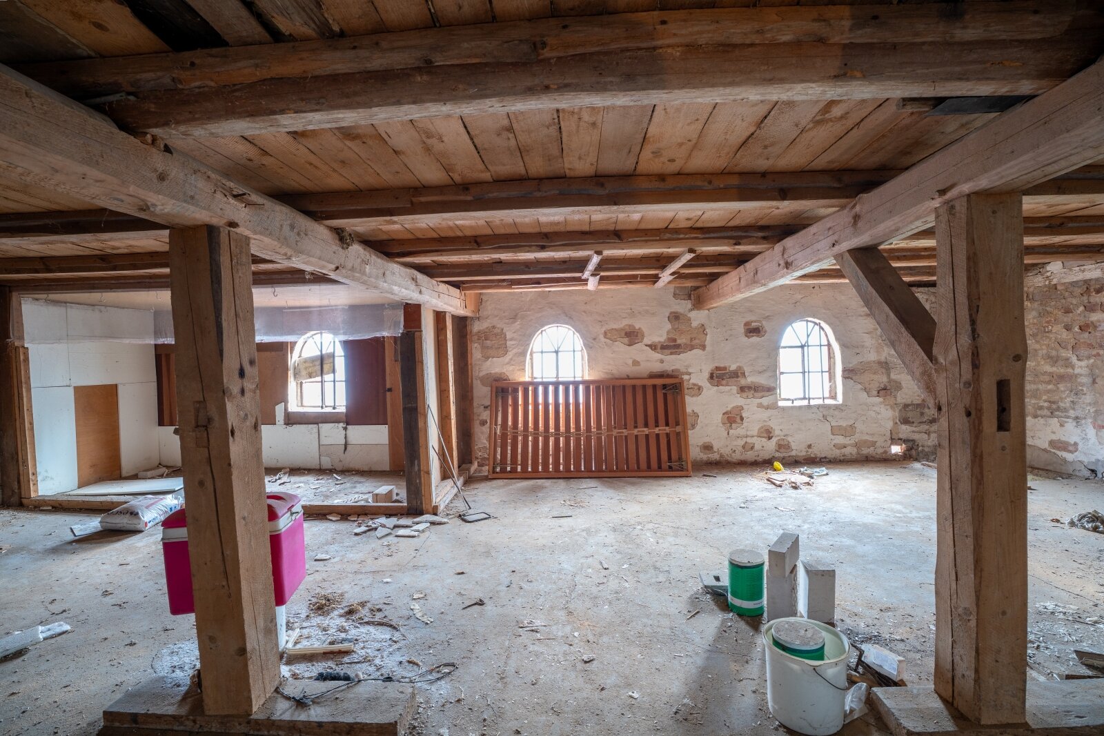 Provisionsfrei – Zweifamilienhaus mit Scheune, Garagen und viel Potenzial im Zentrum von Hagenburg