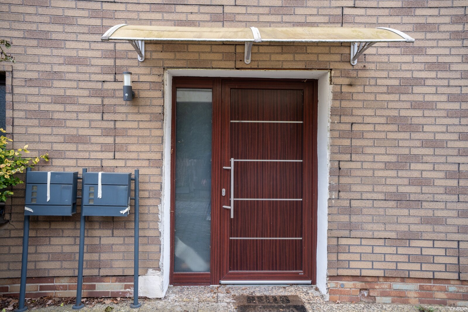 Provisionsfrei – Zweifamilienhaus mit Scheune, Garagen und viel Potenzial im Zentrum von Hagenburg