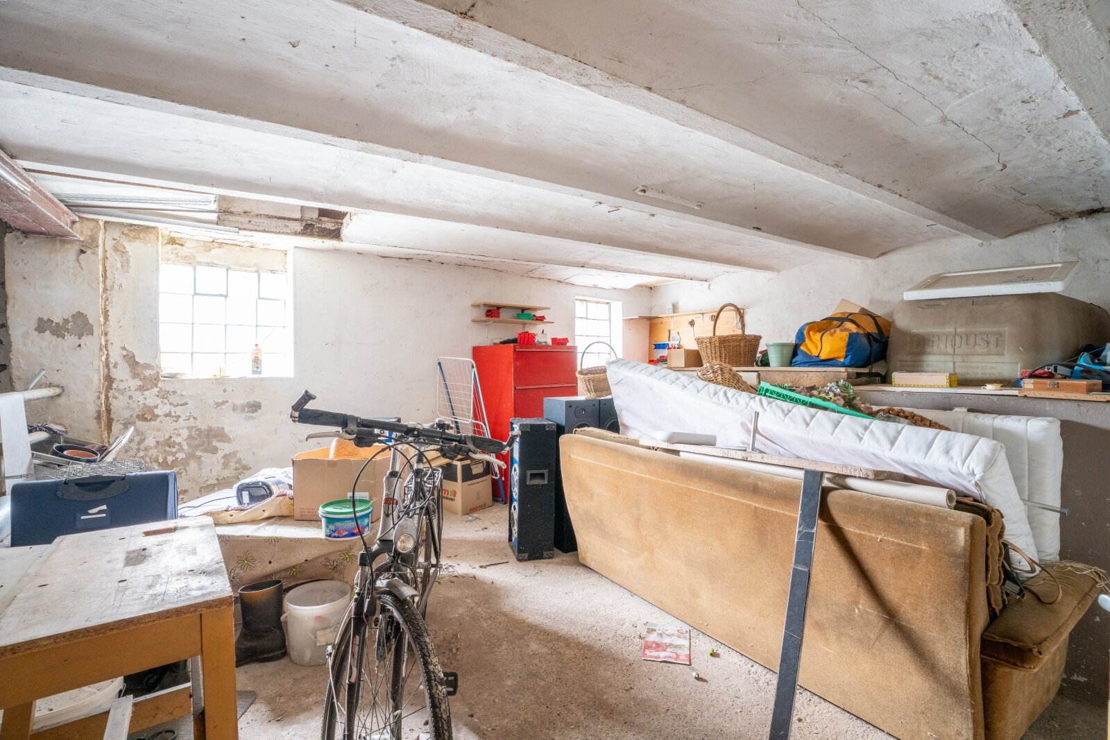 Provisionsfrei – Zweifamilienhaus mit Scheune, Garagen und viel Potenzial im Zentrum von Hagenburg