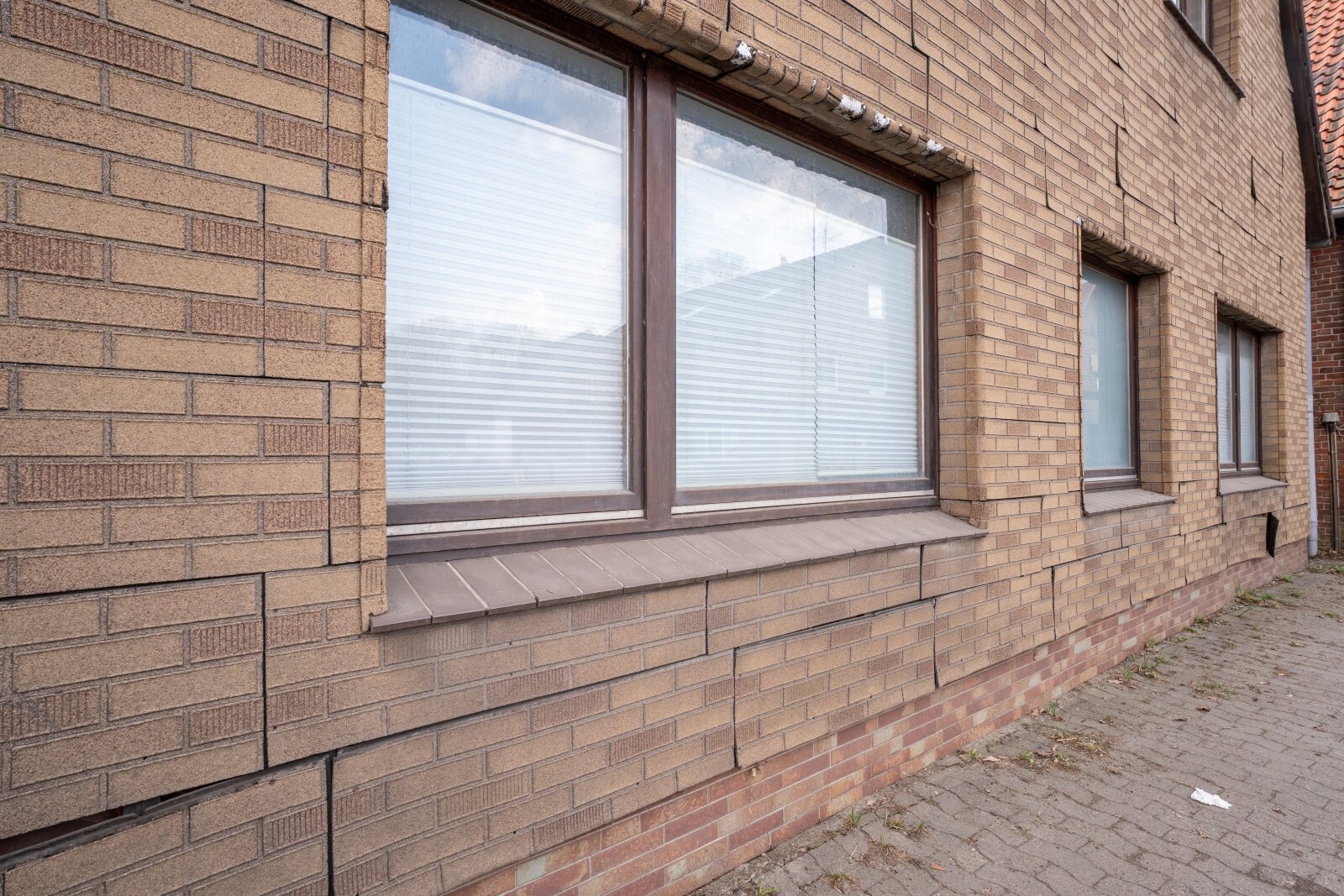 Provisionsfrei – Zweifamilienhaus mit Scheune, Garagen und viel Potenzial im Zentrum von Hagenburg