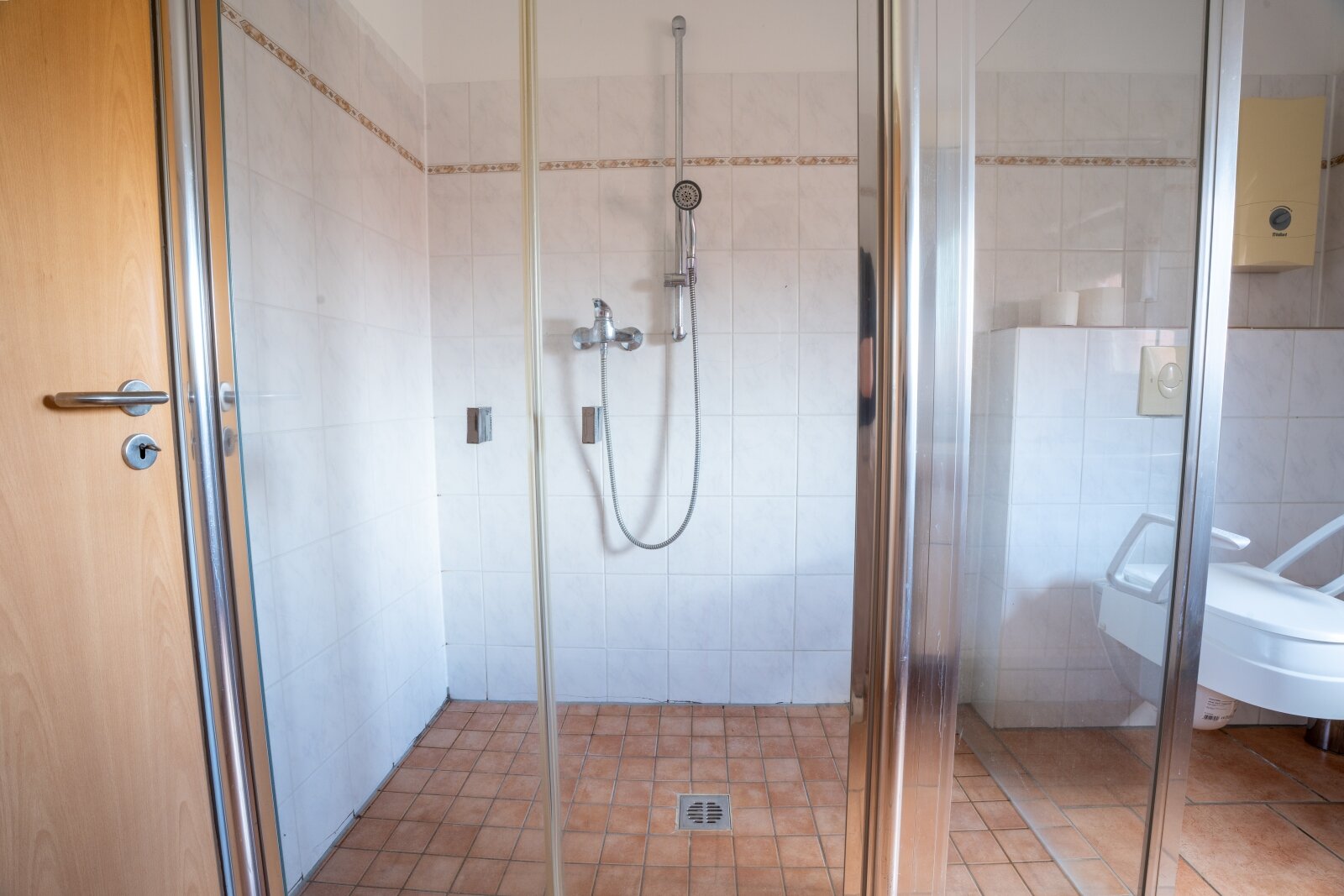 Fernblick inklusive: Gepflegte 3,5-Zimmer-Eigentumswohnung mit Balkon, Aufzug & EBK