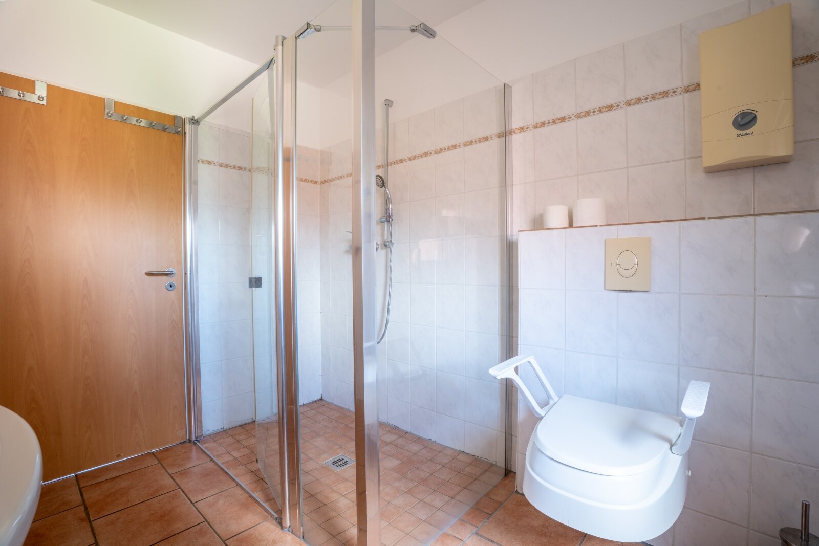 Fernblick inklusive: Gepflegte 3,5-Zimmer-Eigentumswohnung mit Balkon, Aufzug & EBK
