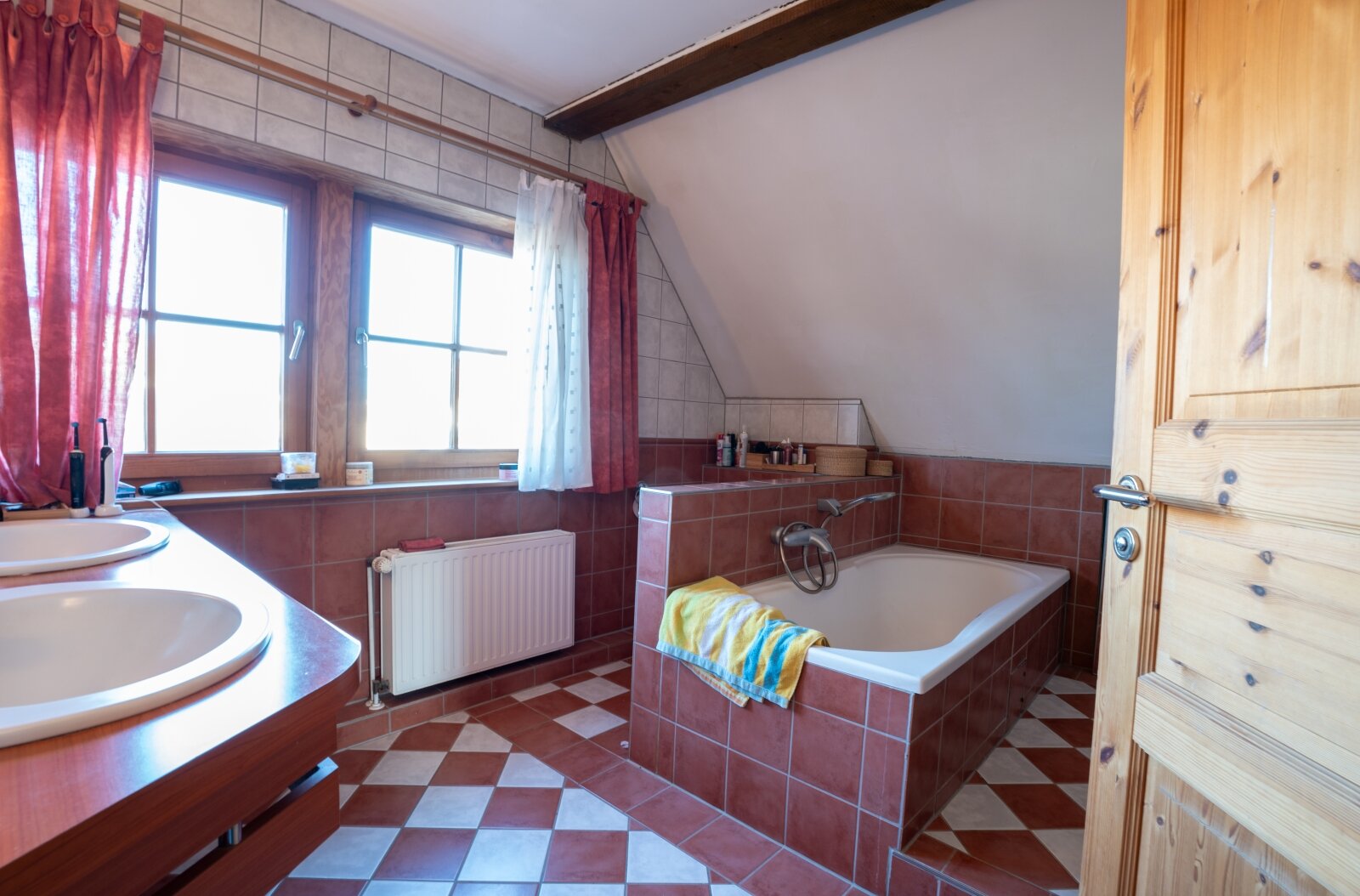 Provisionsfrei: Gepflegtes Einfamilienhaus (Bj. 1999) mit Garage und Fachwerk-Charme in Frielingen