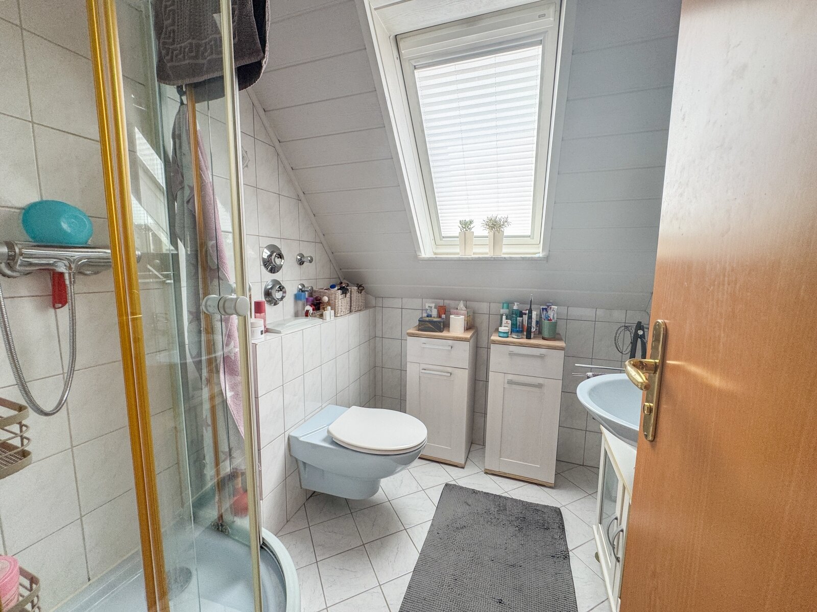 Helle 4-Zimmer-Wohnung mit großem Kellerraum in gepflegtem 3-Parteien-Haus