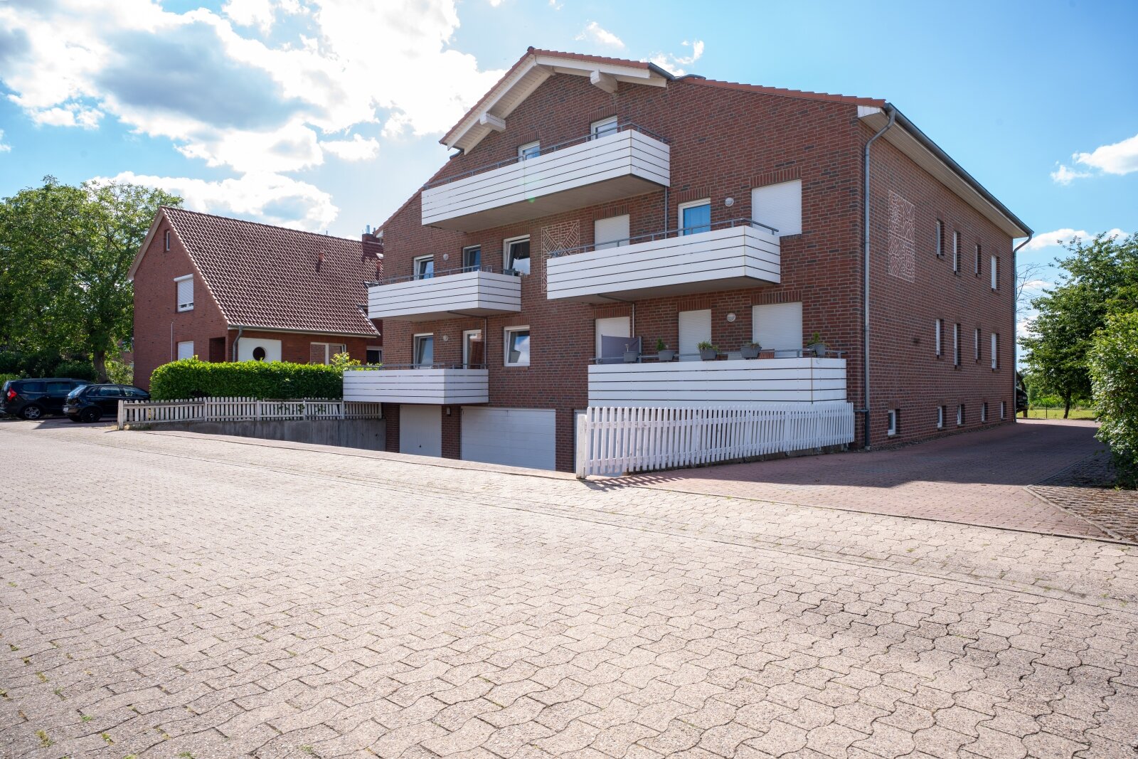 Nicht als Wohnung genehmigt: Ausgebautes DG mit Balkon & Kellerraum