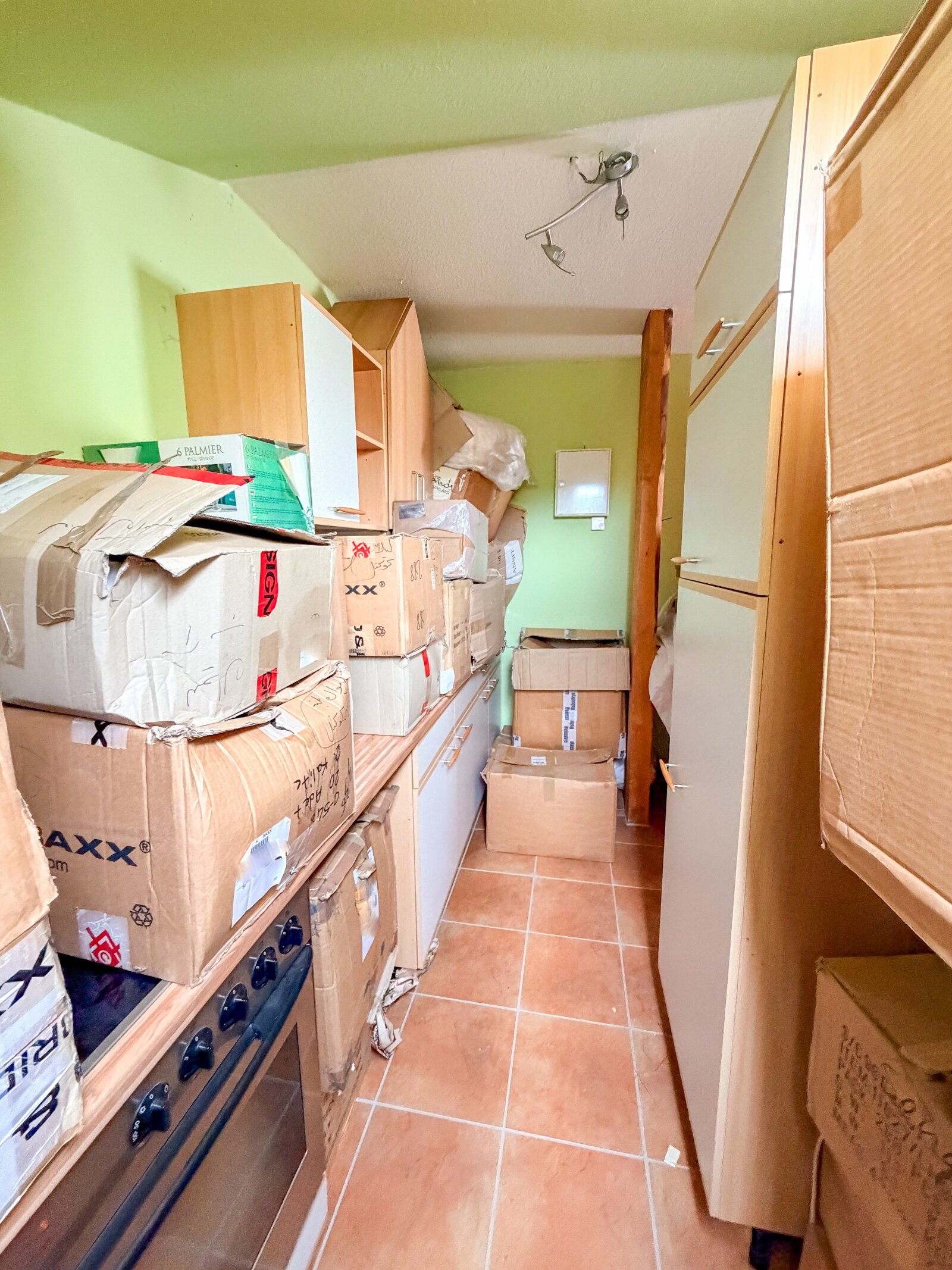 Nicht als Wohnung genehmigt: Ausgebautes DG mit Balkon & Kellerraum