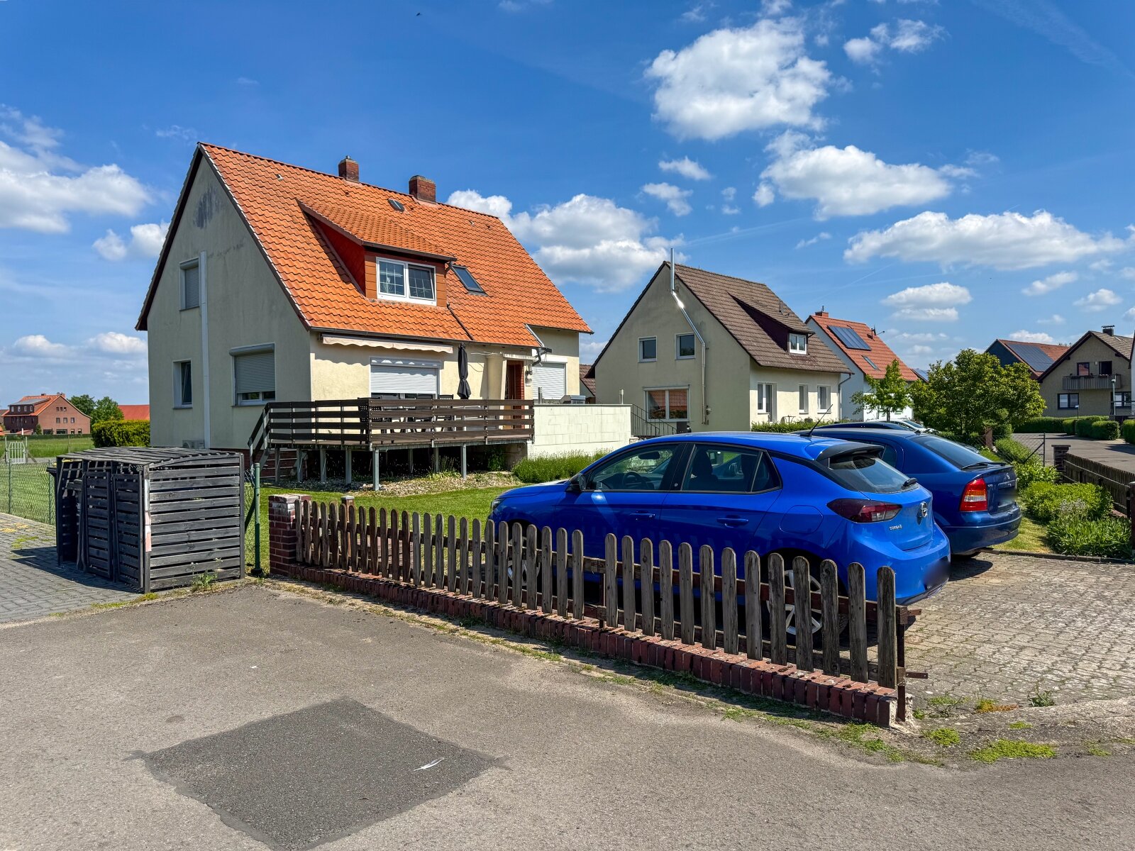 Flexible Nutzungsmöglichkeit: Ein- oder Zweifamilienhaus mit Vollkeller u. Garage in Bad Nenndorf OT Riepen 