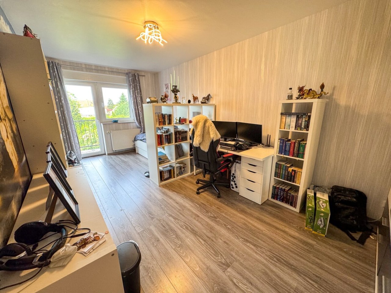 1.OG: Schlafzimmer mit Balkon 1.OG: Schlafzimmer mit Balkon