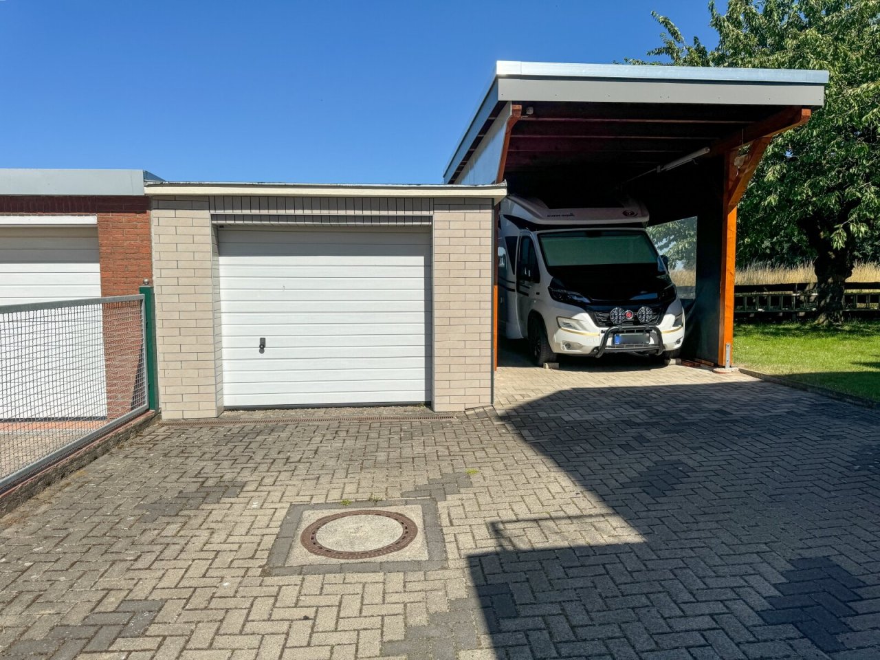 Ansicht Garage u. Carport