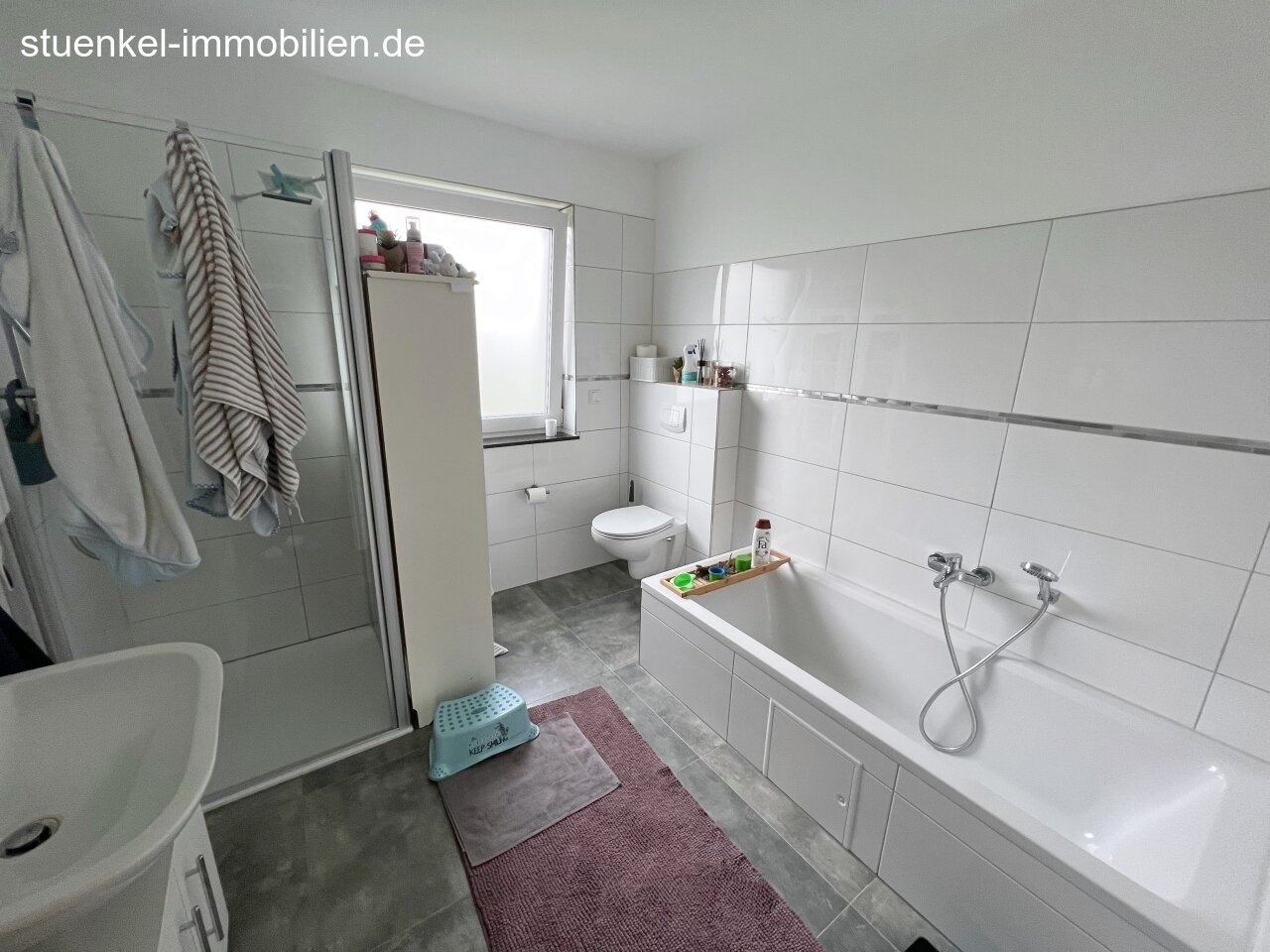 1.OG Bad mit Wanne und Dusche 1.OG Bad mit Wanne und Dusche