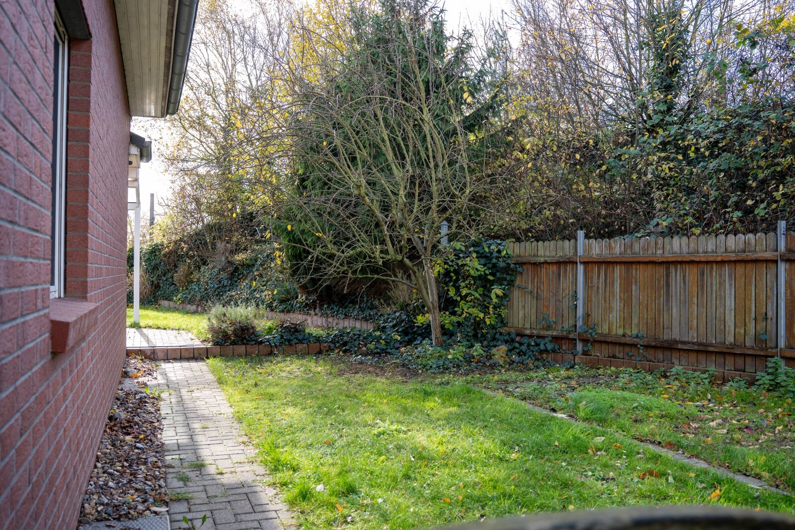 Garten mit Schutzwall