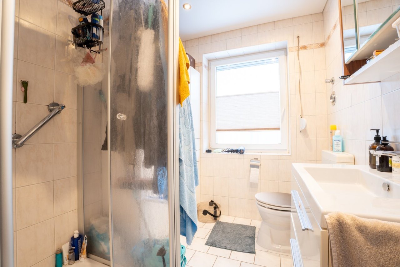 1. OG links: Badezimmer