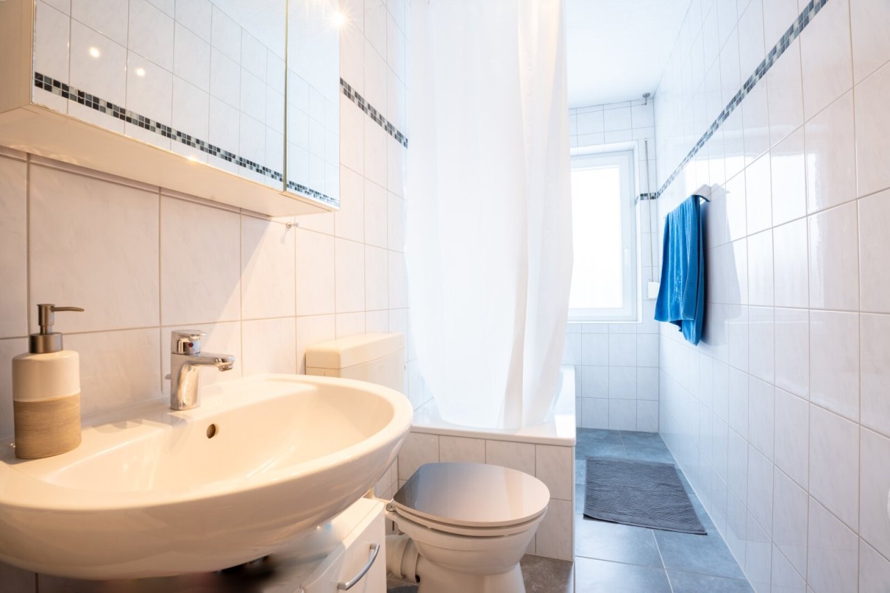 2. OG rechts: Badezimmer