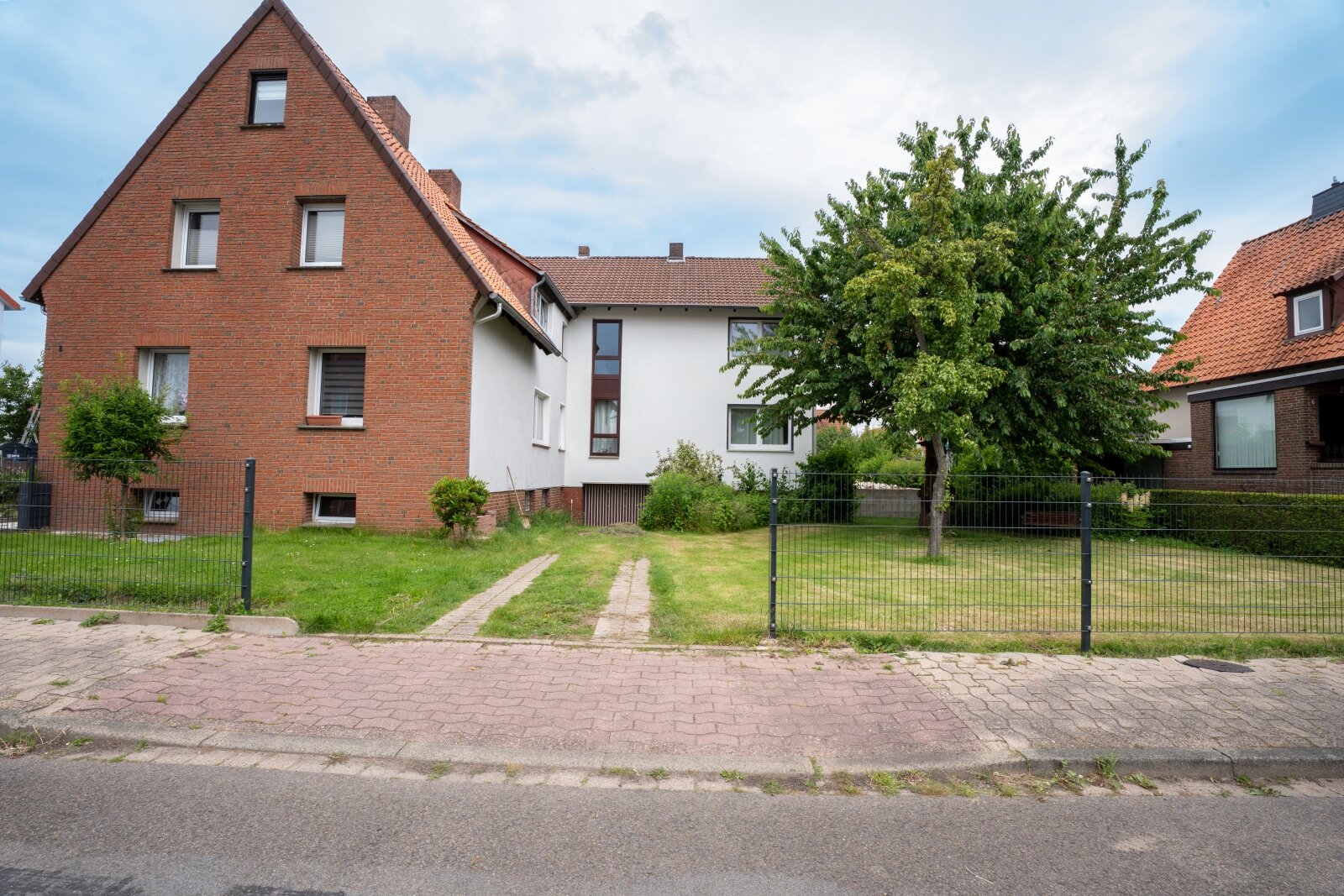 Vordere Gebäudeansicht Vordere Gebäudeansicht