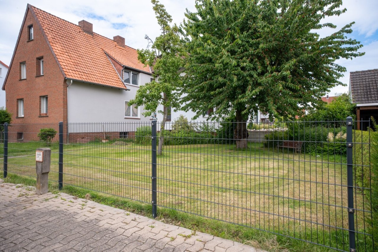 Vordere Gebäudeansicht Vordere Gebäudeansicht