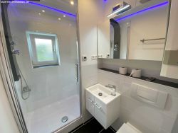 weiter Badezimmeransicht weiter Badezimmeransicht