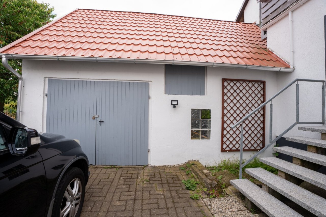 Garage mit Dachboden