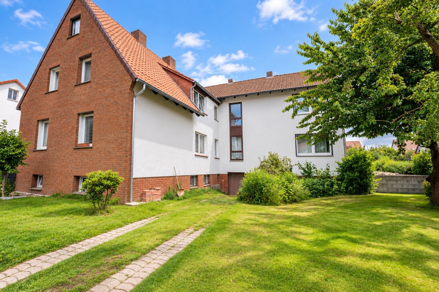 Vordere Gebäudeansicht Vordere Gebäudeansicht